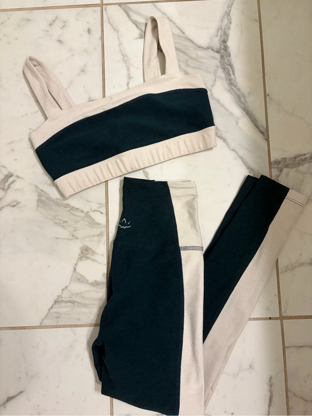 Beyond Yoga Spacedye Sports Bra & Leggings Set - Dark Spruce and Eggshell S